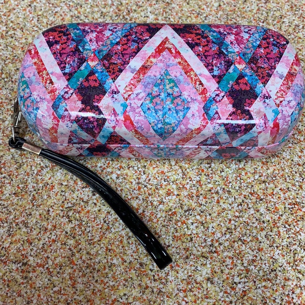 KENSIE MULTICOLORED GLASSES CASE W/STRAP